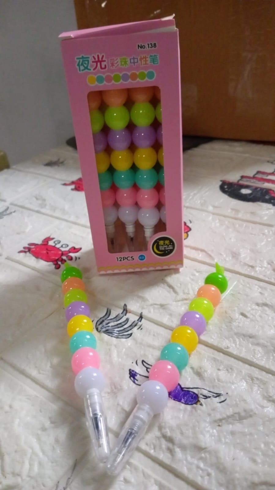 4572 Stylo à perles élégant en plastique Moti, stylo design sans affûtage, perles multicolores, stylo à gel Moti, stylo à gel attrayant de créateur fantaisie pour enfants, paquet de (ensemble de 12 pièces)