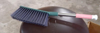 4593 Brosse de nettoyage de canapé en acier inoxydable de 43,2 cm, brosses de nettoyage de tapis avec long manche antidérapant, brosse de nettoyage de la poussière pour enlever la poussière des tapis, meubles, sièges de voiture, canapés